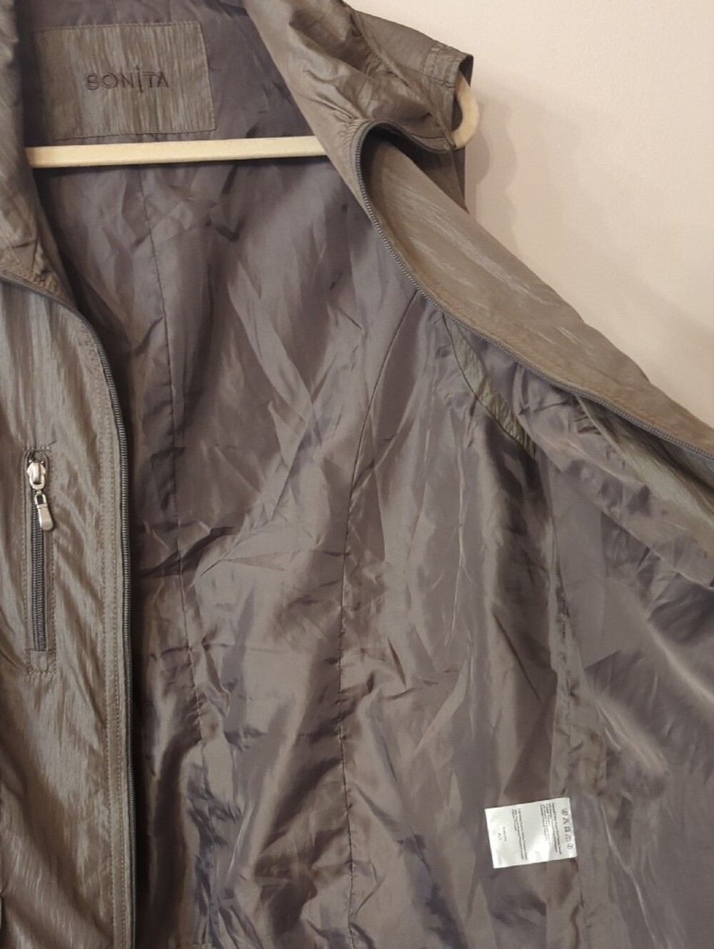 Bonita Women's Brown Lightweight Zip-Front Vest - Picture 3 of 8